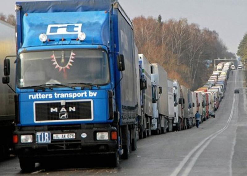 Ограниченное движение грузовиков и самосвалов продлится дольше в Дальневосточной столице